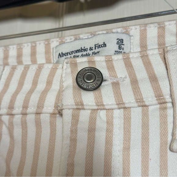 Abercrombie & Fitch Beige and White Striped Wide Leg Jeans Size 28/6 - Picture 2 of 9